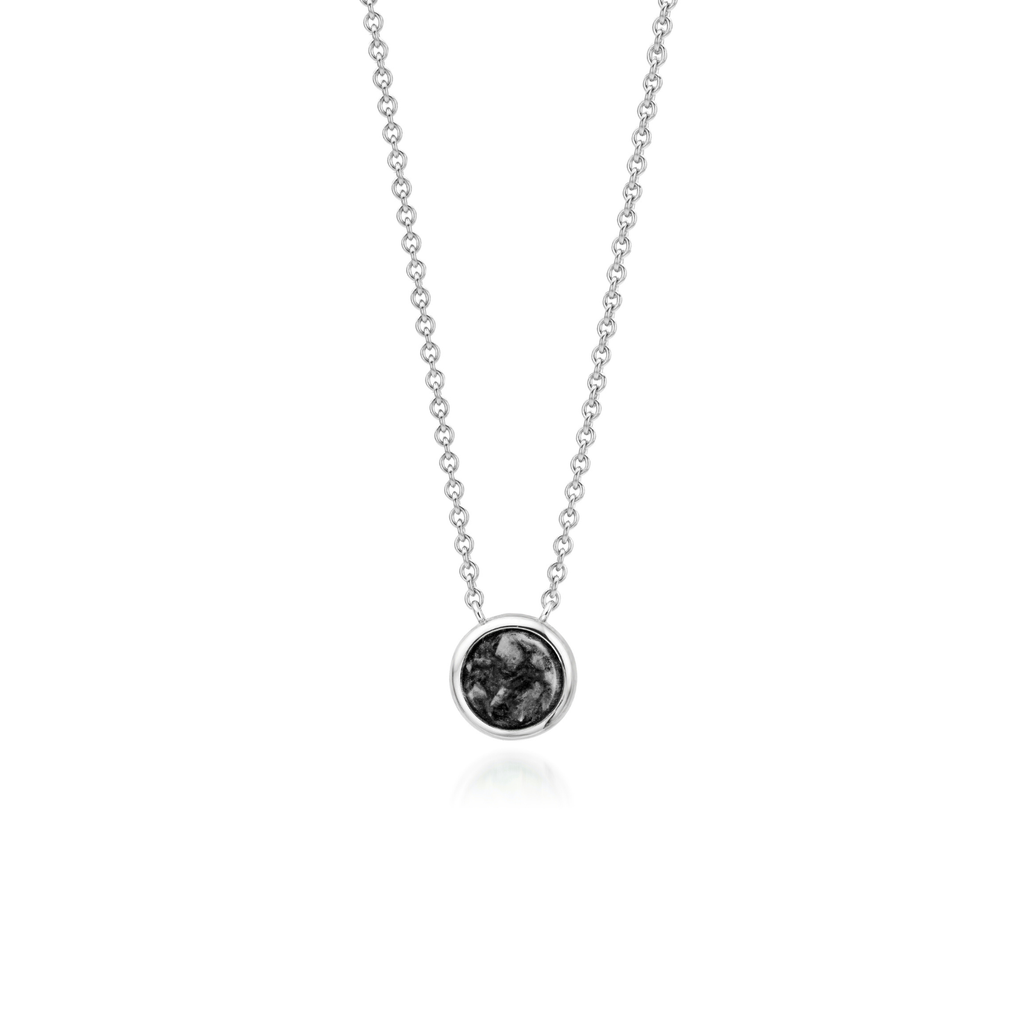 Cercle | Round Ashes Necklace | Ash in Resin Jewellery Black WithMe™ Gedenksieraden Memorial Pendant